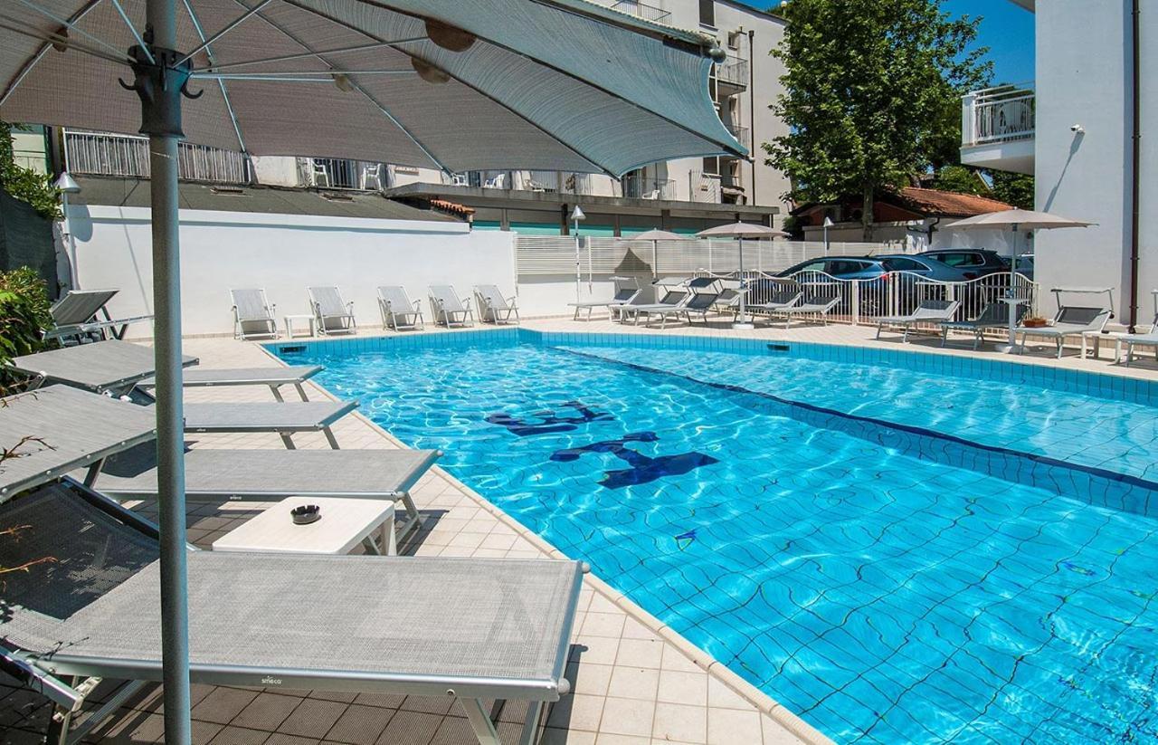 Hotel Embassy Riccione Exterior photo