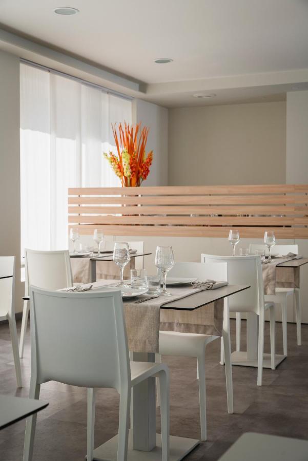 Hotel Embassy Riccione Exterior photo